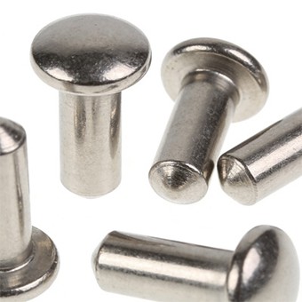 Terasest kuplipeaga tahked needid